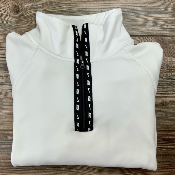 Nike Sweaters - Nike Fleece Lined Pull Over. Size small.
